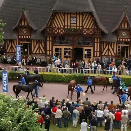 Echappee Chic - Balcon - 150 M Casino & Apartament *