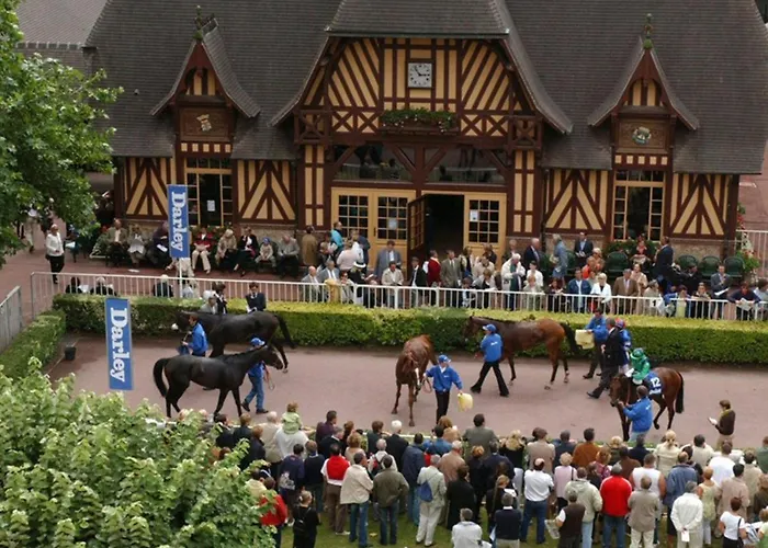 Echappee Chic - Balcon - 150 M Casino & דירה *